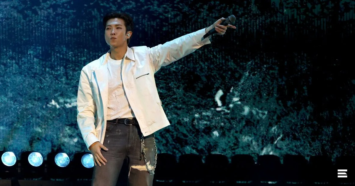 RM (BTS) открыл выставку искусства