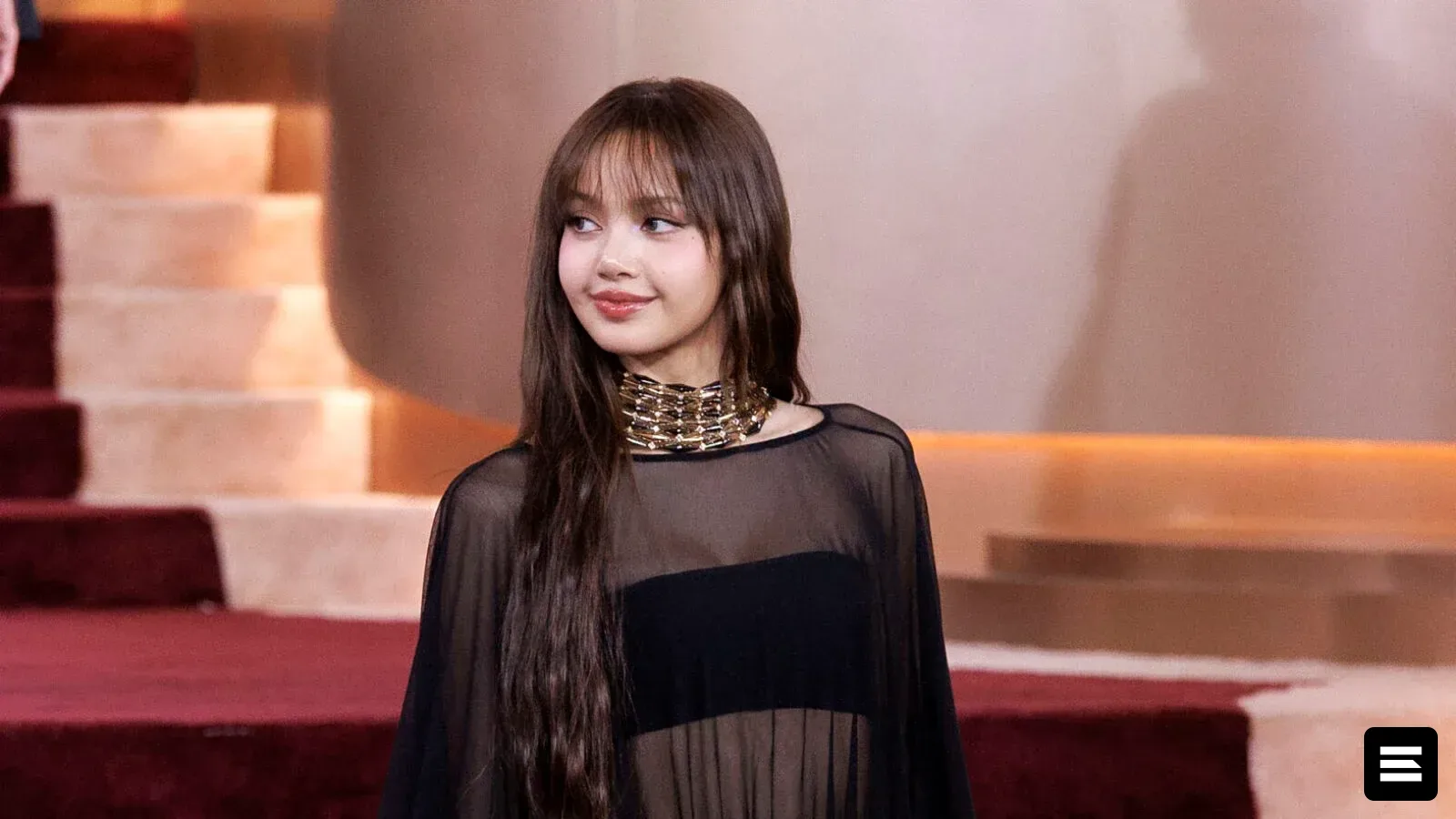Lisa (BLACKPINK) удивила образом с «бабушкиным» париком
