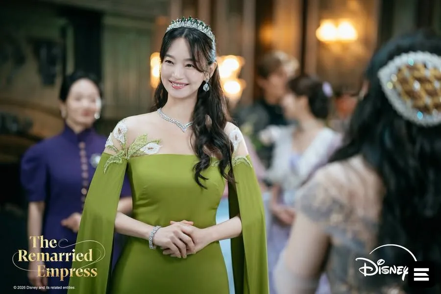«The Remarried Empress»: Disney+ показал первые визуалы королевской дорамы
